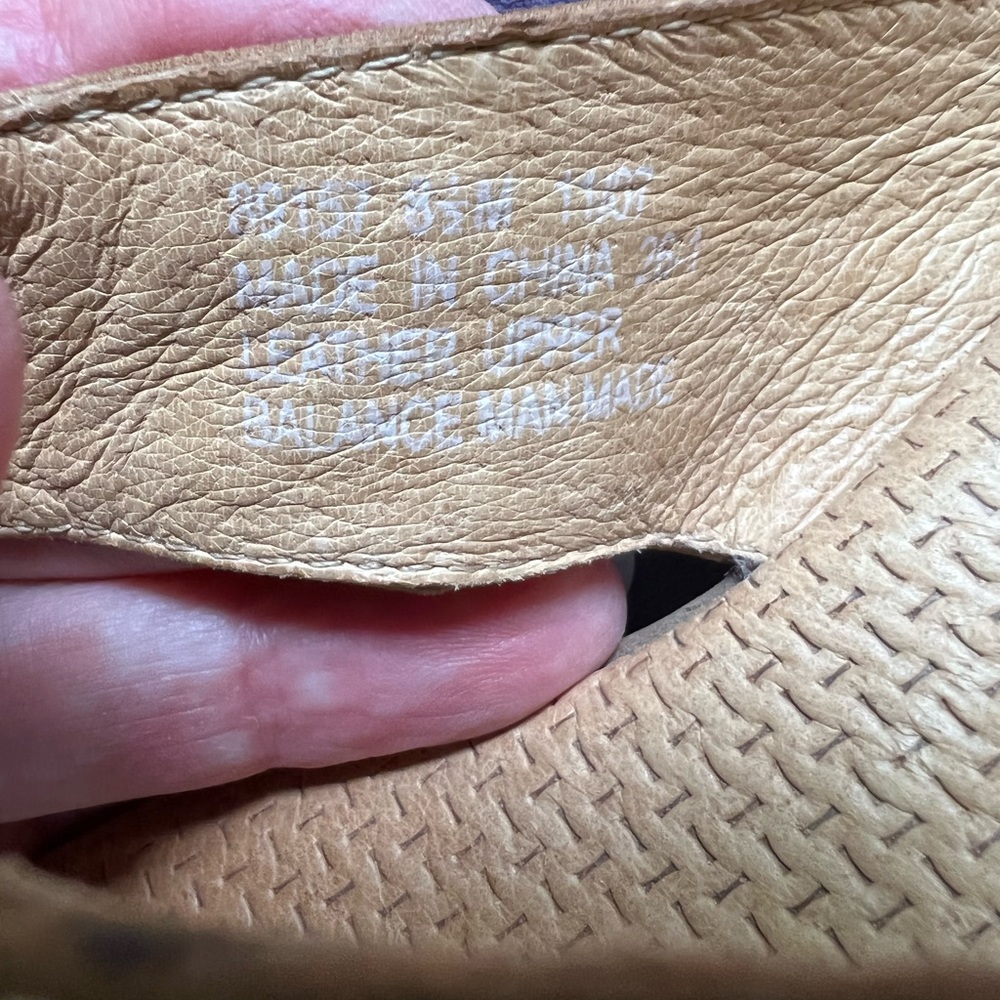 Clarks sandals, tan leather with silver & bronze ring. size 8 1/2M - Picture 5 of 6
